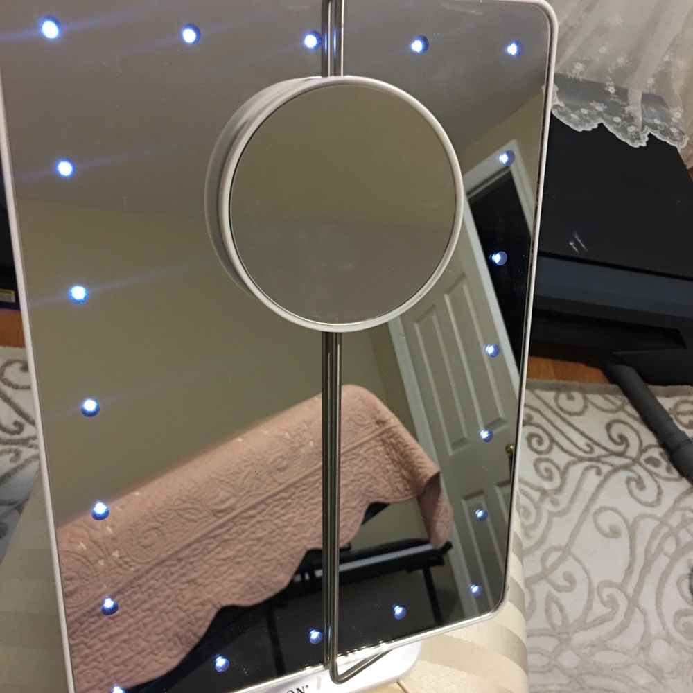 Makeup mirror